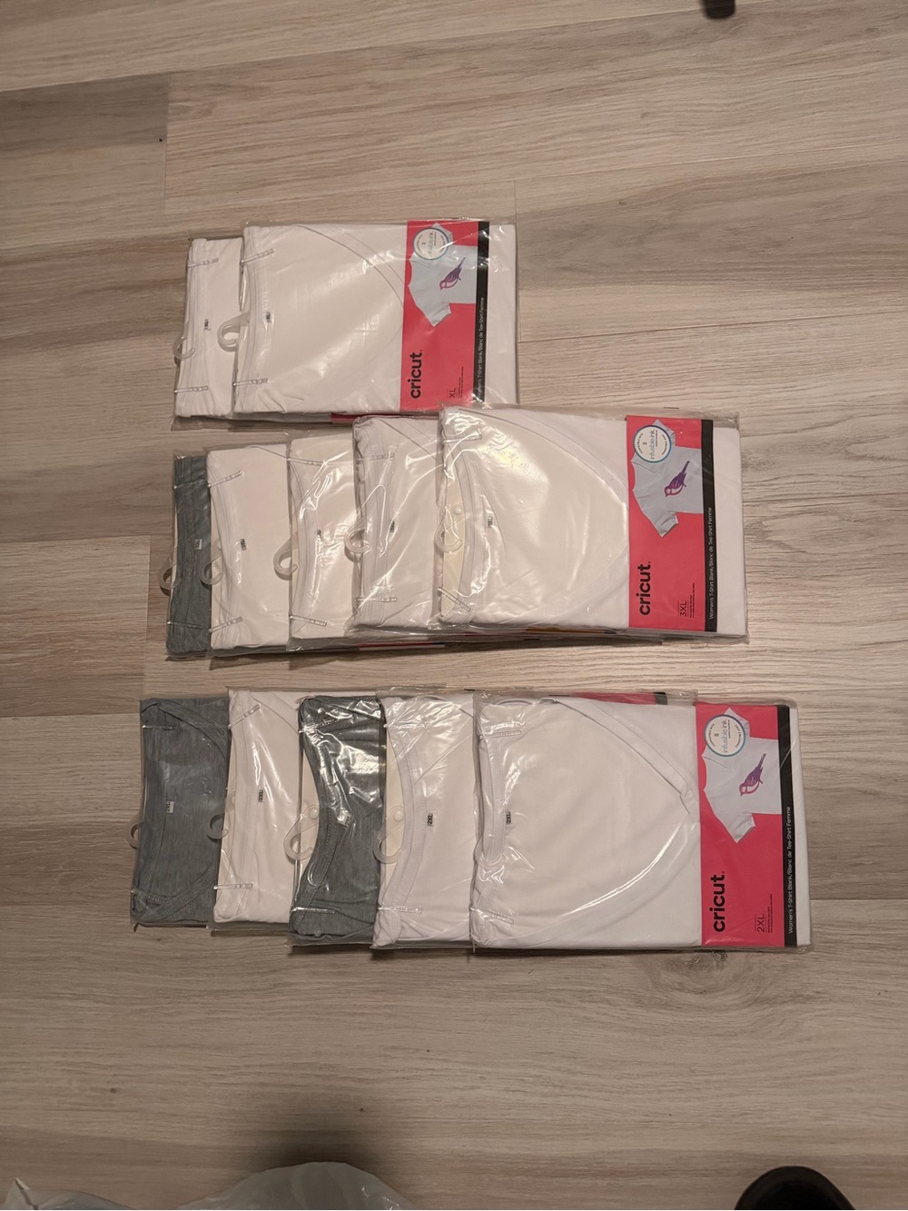 Cricut Women’s 14 shirt lot Crew and v Neck sublimation in XL, 2XL & 3XL